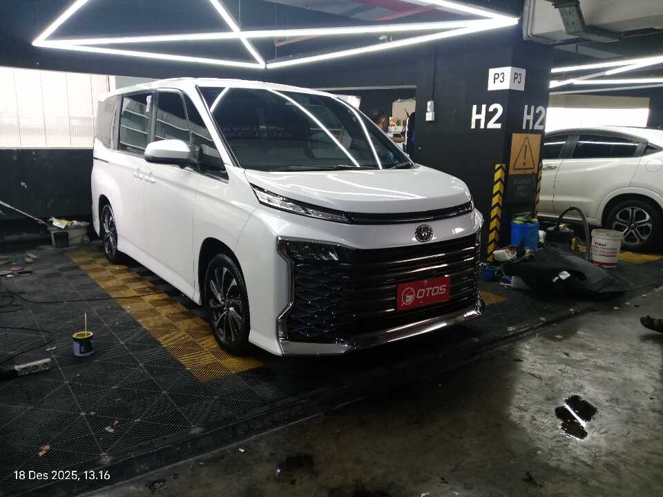 2022 Toyota Voxy 2.0 - Foto 1 dari 6