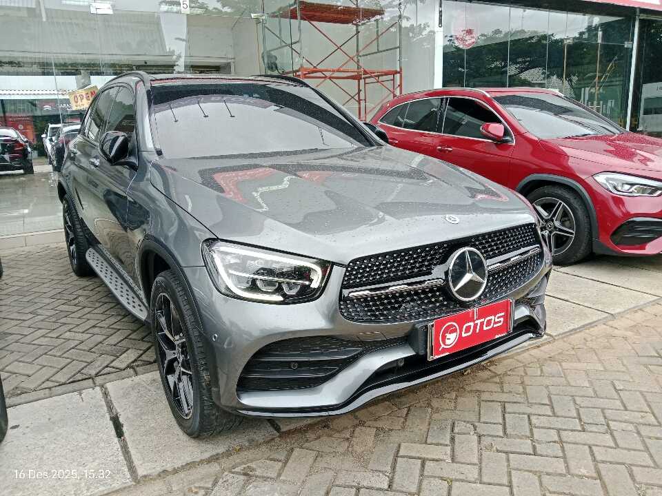 2022 Mercedes-Benz GLC200 2.0 - Foto 1 dari 6