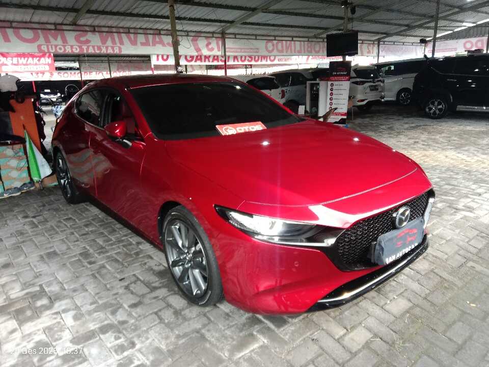 2020 Mazda 3 2.0 Skyactive-G Hatchback - Foto 1 dari 6