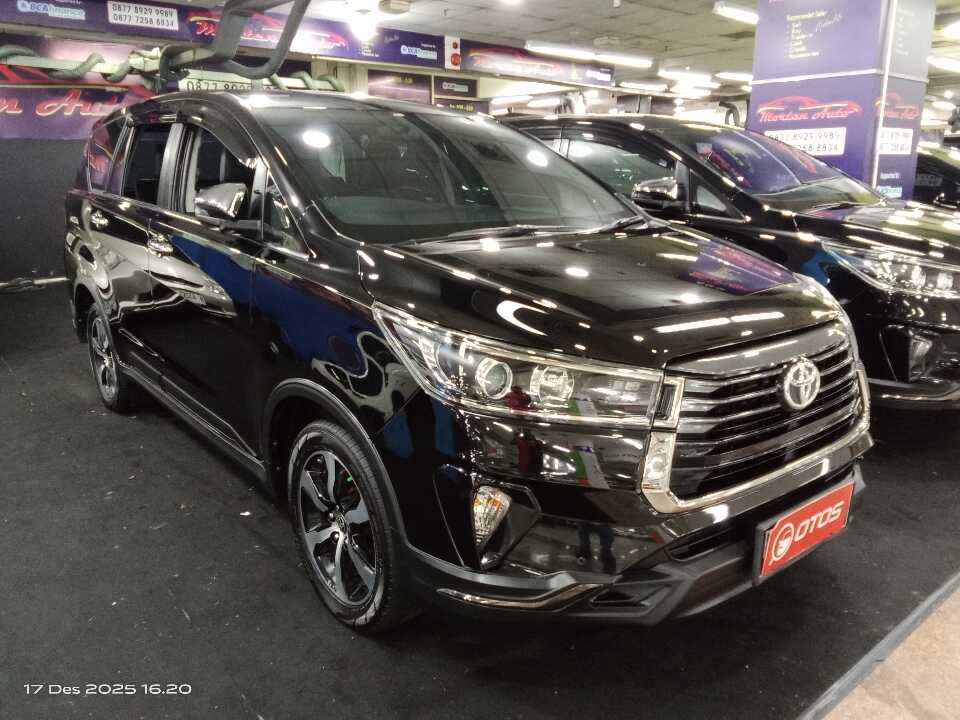 2022 Toyota Kijang Innova 2.4 Venturer - Foto 1 dari 6