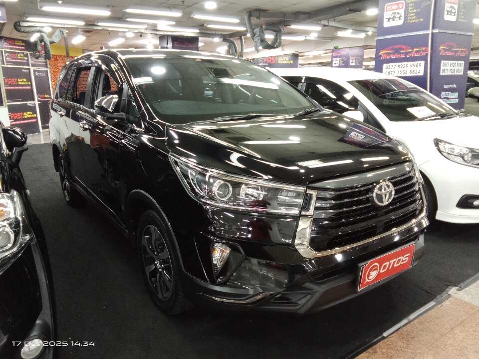 2022 Toyota Kijang Innova 2.4 Venturer - Foto 1 dari 6