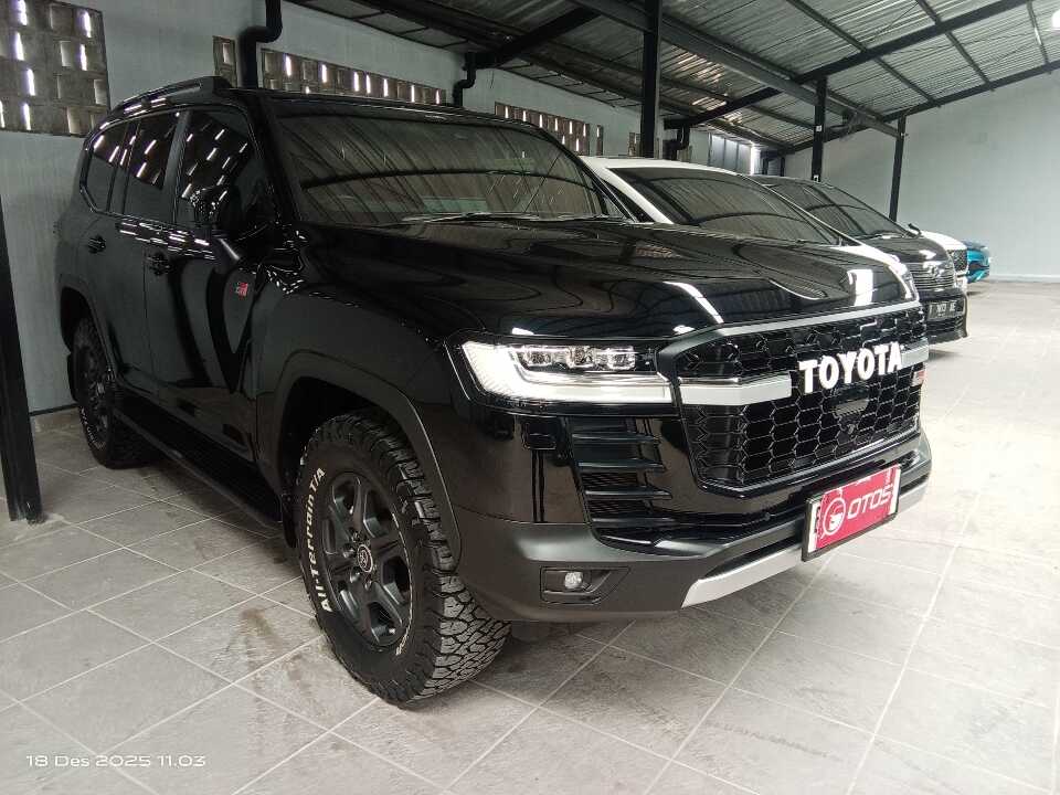 2024 Toyota Land Cruiser 3.3 300 GR Sport - Foto 1 dari 6