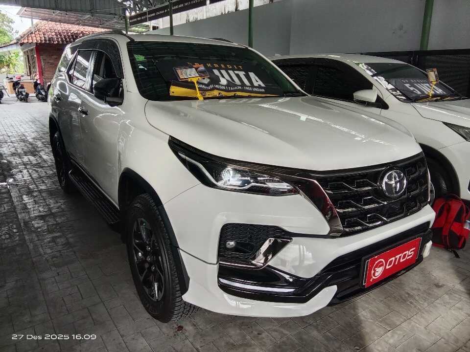2021 Toyota Fortuner 2.4 4X2 VRZ - Foto 1 dari 6