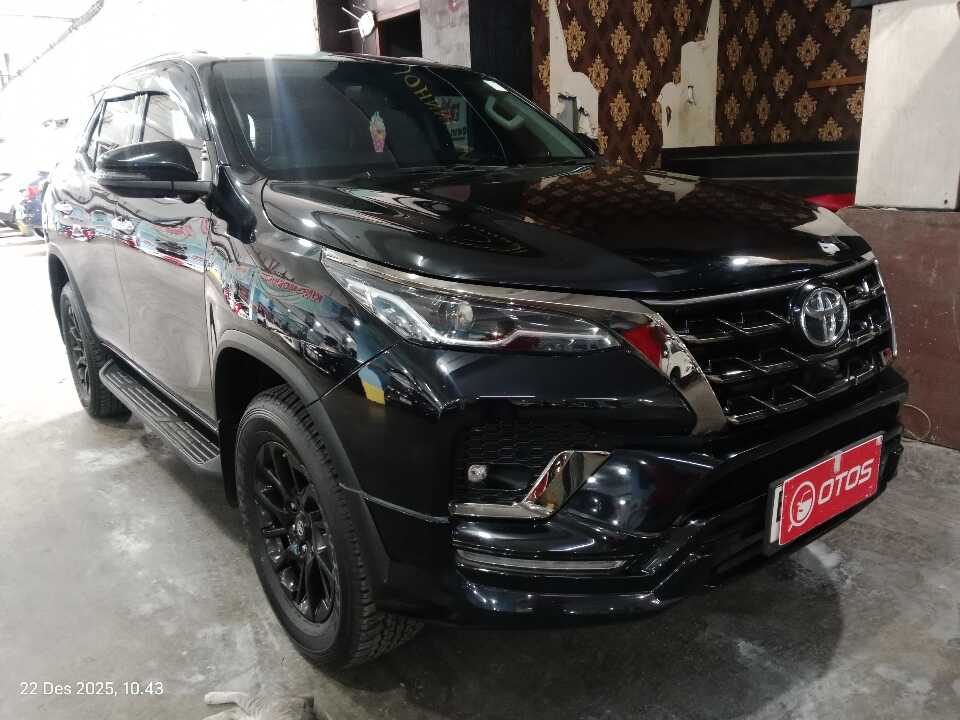 2024 Toyota Fortuner 2.8 4X4 VRZ - Foto 1 dari 6