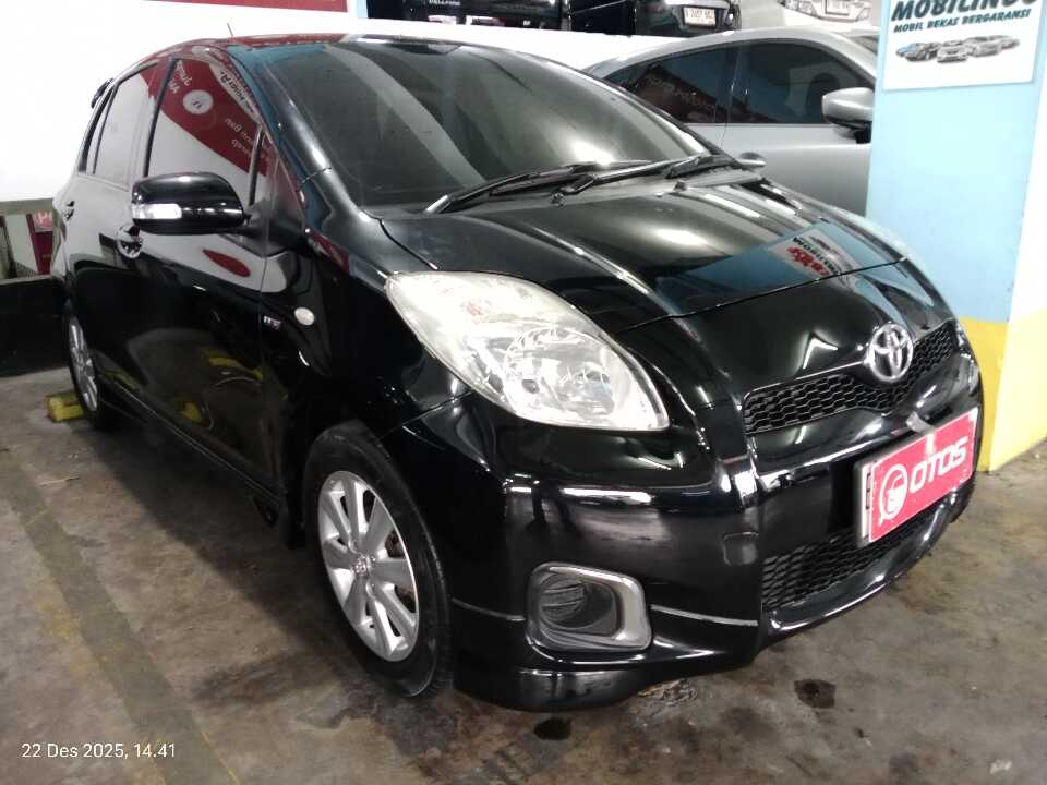 2013 Toyota Yaris 1.5 E - Foto 1 dari 6