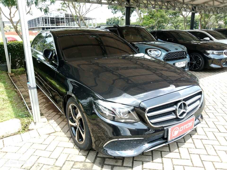 2019 Mercedes-Benz E300 2.0 - Foto 1 dari 6