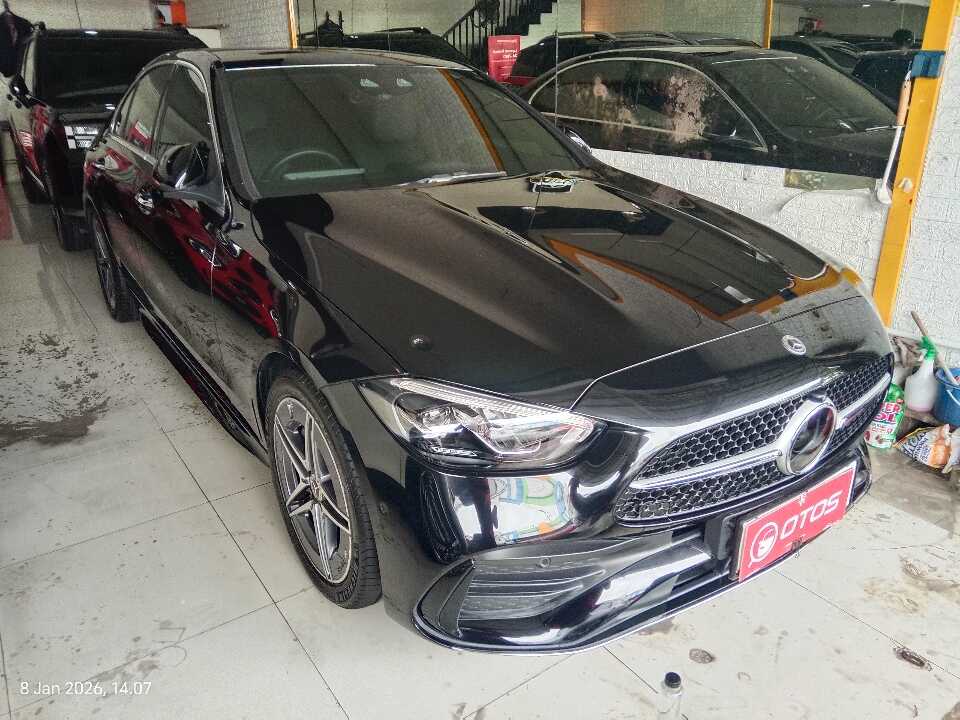 2024 Mercedes-Benz C300 2.0 AMG - Foto 1 dari 6