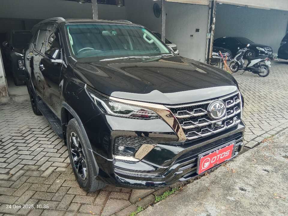 2021 Toyota Fortuner 2.4 4X2 VRZ - Foto 1 dari 6