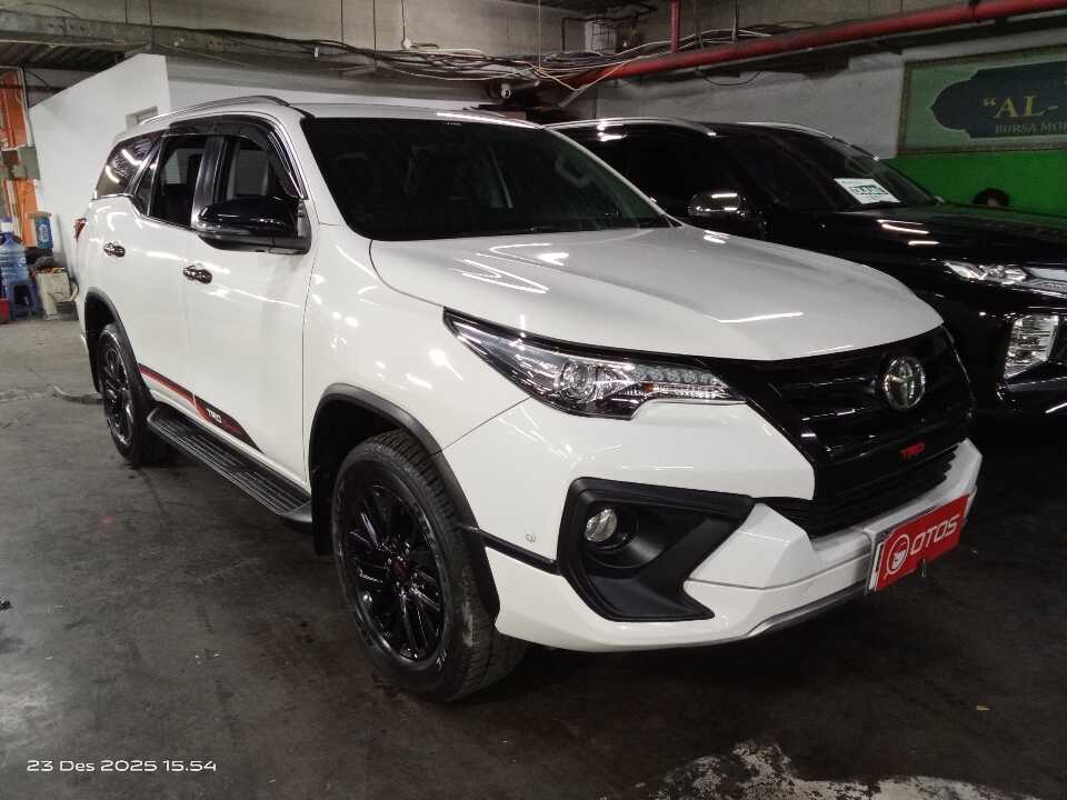 2018 Toyota Fortuner 2.4 4X2 VRZ - Foto 1 dari 6