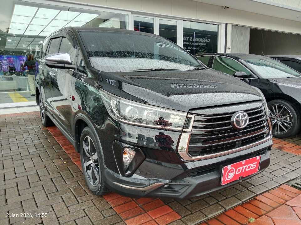 2022 Toyota Kijang Innova 2.4 Venturer - Foto 1 dari 6