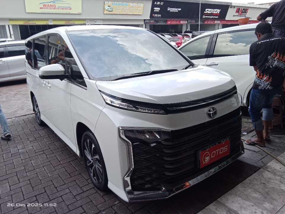 2022 Toyota Voxy 2.0 - Foto 1 dari 6