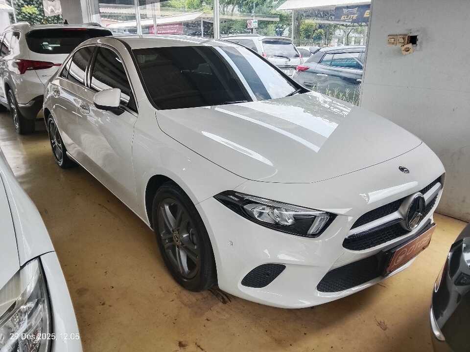 2021 Mercedes-Benz A200 1.3 - Foto 1 dari 6
