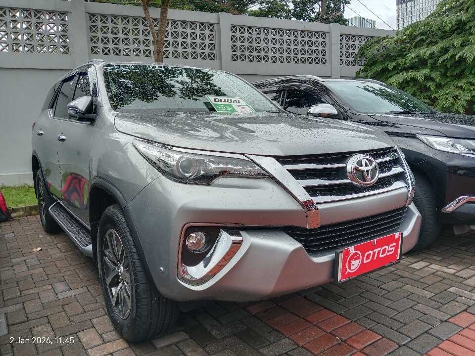 2017 Toyota Fortuner 2.4 4X2 VRZ - Foto 1 dari 6