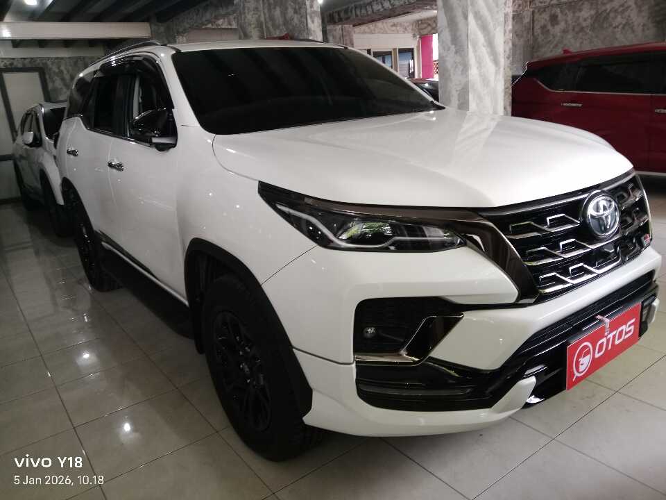 2022 Toyota Fortuner 2.8 4X2 VRZ - Foto 1 dari 6