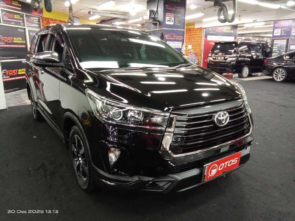 2022 Toyota Kijang Innova 2.4 Venturer - Foto 1 dari 6