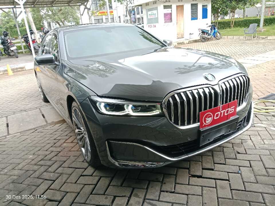 2015 BMW 740Li 3.0 - Foto 1 dari 6