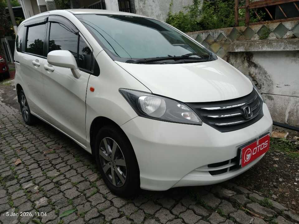 2010 Honda Freed 1.5 E - Foto 1 dari 6