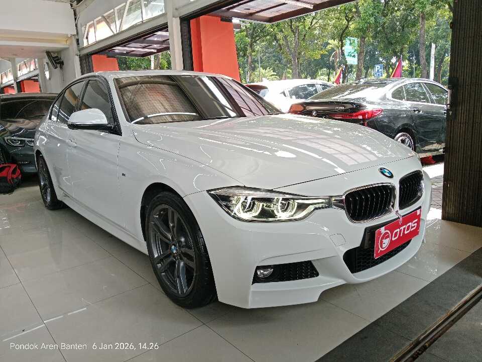 2018 BMW 330i 2.0 - Foto 1 dari 6