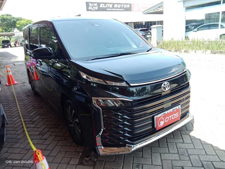 2023 Toyota Voxy 2.0 - Foto 1 dari 6
