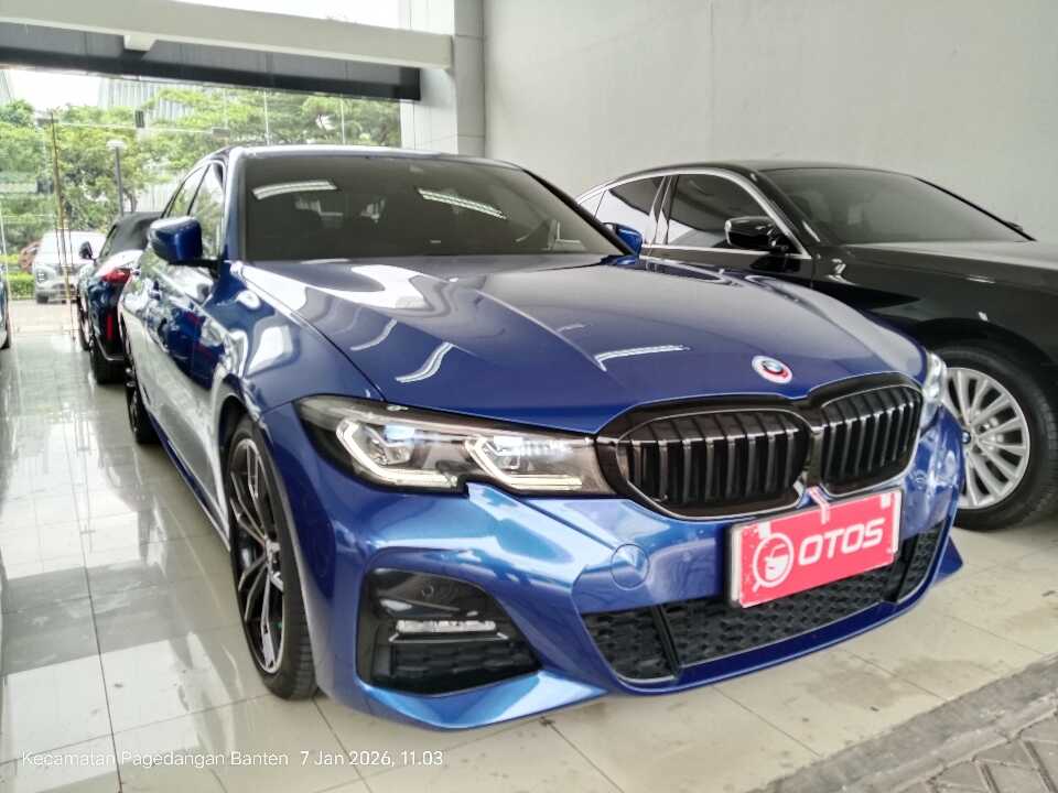 2022 BMW 330i 2.0 - Foto 1 dari 6
