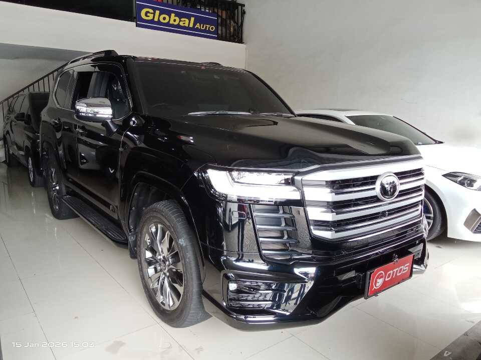 2023 Toyota Land Cruiser 3.3 300 VX-R - Foto 1 dari 6