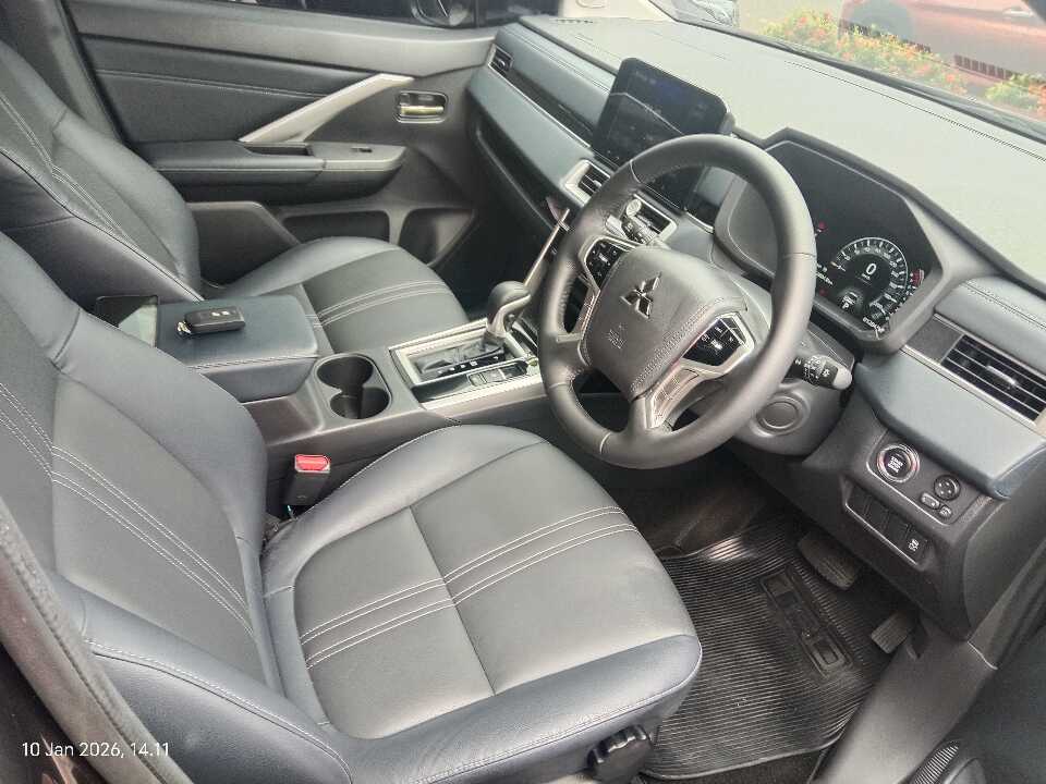 Foto Mobil Bekas Kabin Depan Mitsubishi Xpander 1.5 Cross tahun 2024