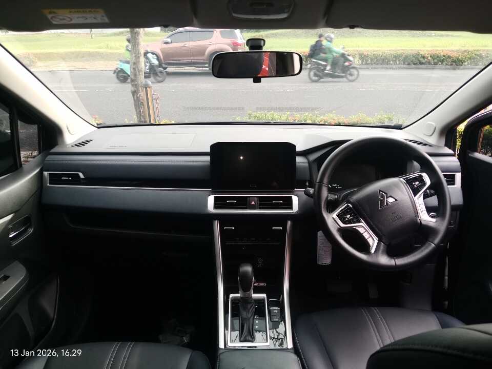 Foto Mobil Bekas Dashboard Mitsubishi Xpander 1.5 Cross tahun 2025