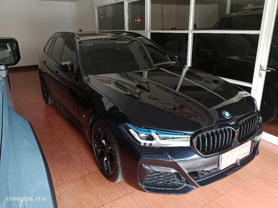 2023 BMW 530i 2.0 Touring M Sport - Foto 1 dari 6