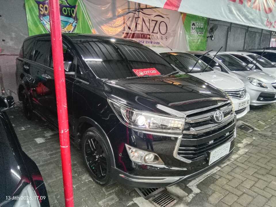 2017 Toyota Kijang Innova 2.4 Venturer - Foto 1 dari 6