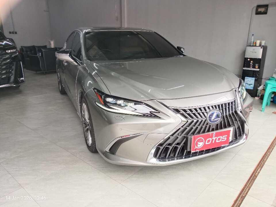 2022 Lexus ES 300h 2.5 Ultra Luxury - Foto 1 dari 6