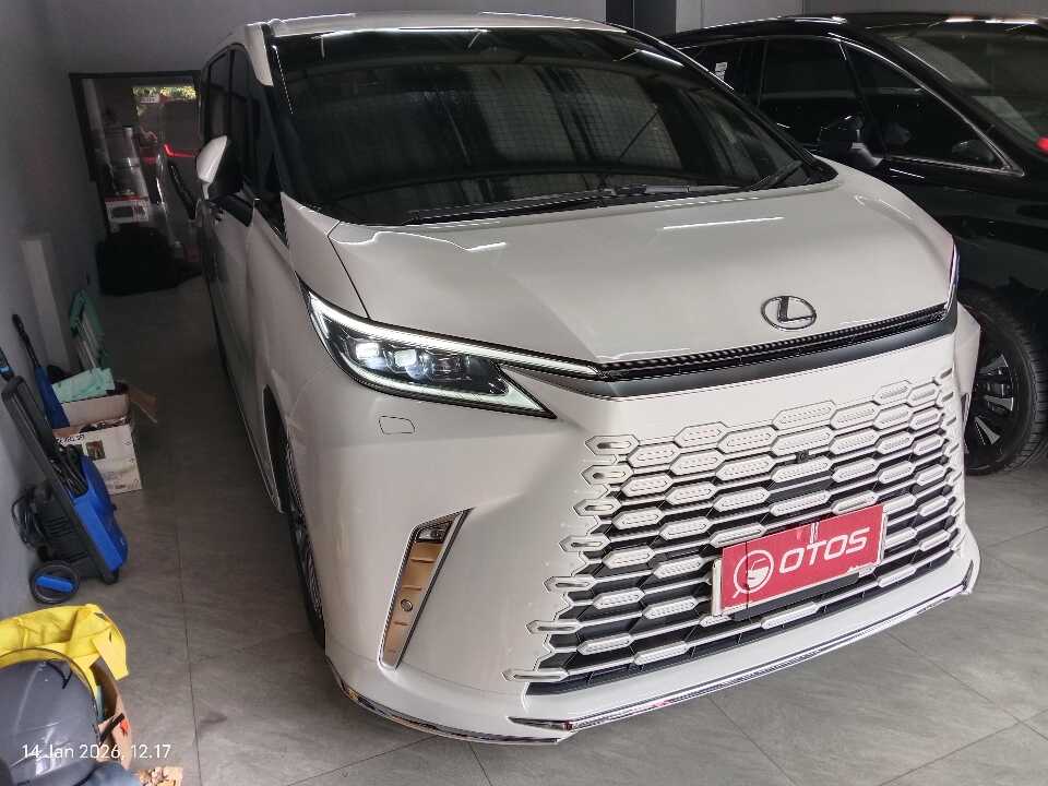 2024 Lexus LM 350 H 2.5 - Foto 1 dari 6