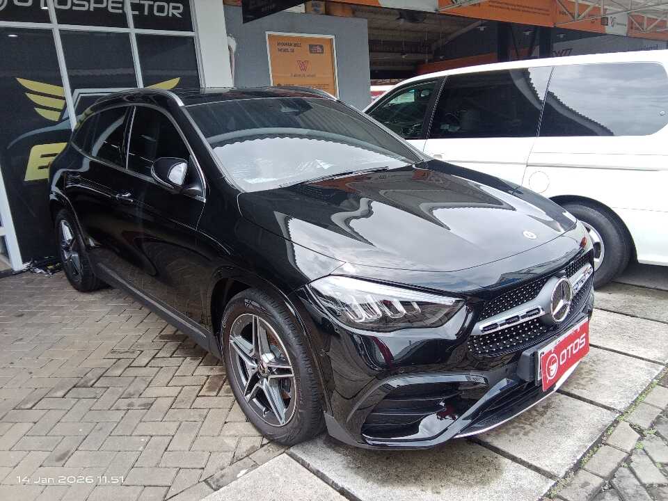 2024 Mercedes-Benz GLA200 1.3 - Foto 1 dari 6