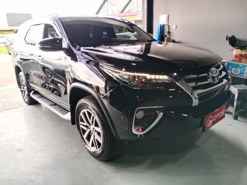 2020 Toyota Fortuner 2.4 4X2 VRZ - Foto 1 dari 9