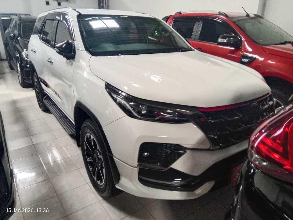 2021 Toyota Fortuner 2.4 4X2 VRZ - Foto 1 dari 6