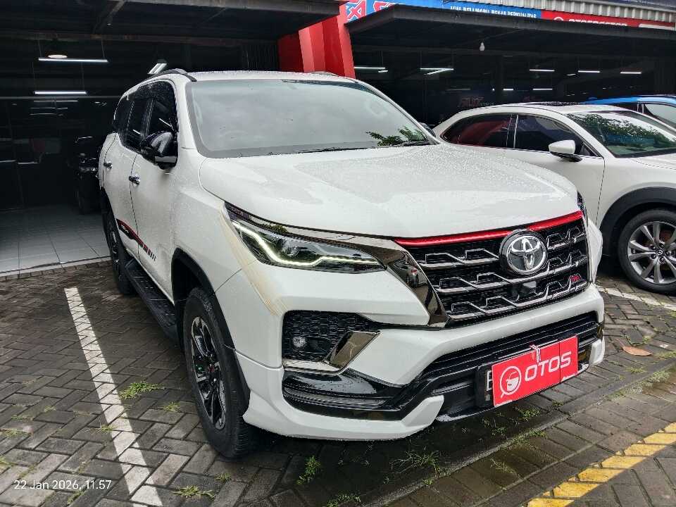 2021 Toyota Fortuner 2.4 4X2 VRZ - Foto 1 dari 6