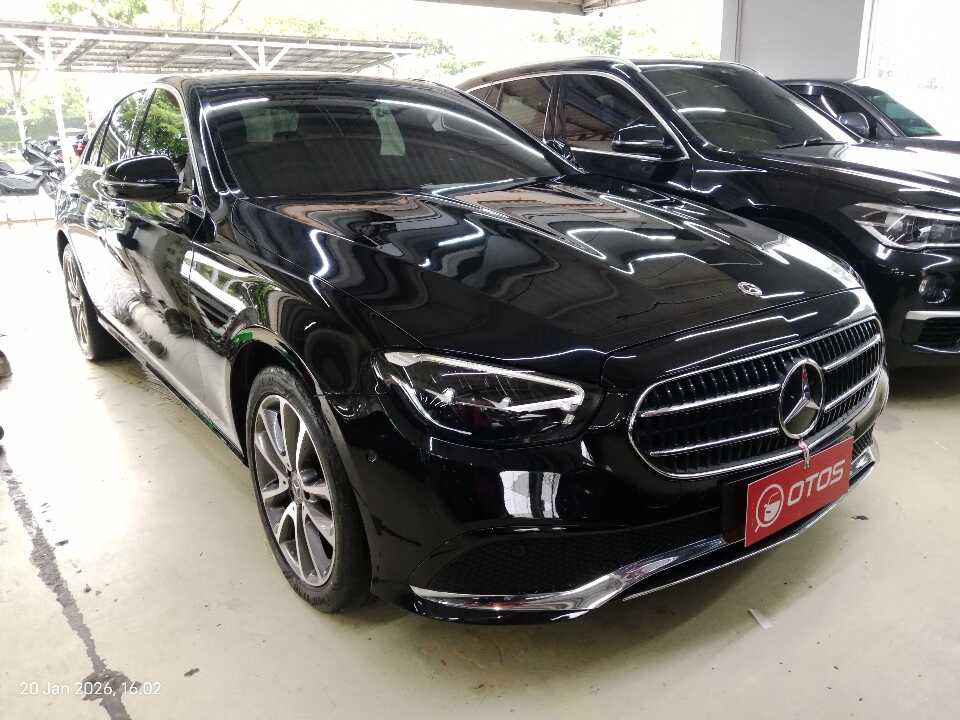 2023 Mercedes-Benz E200 2.0 - Foto 1 dari 6