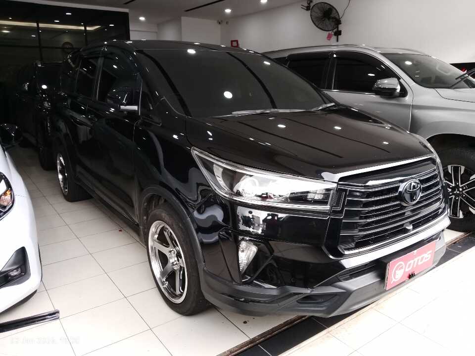 2022 Toyota Kijang Innova 2.4 Venturer - Foto 1 dari 6