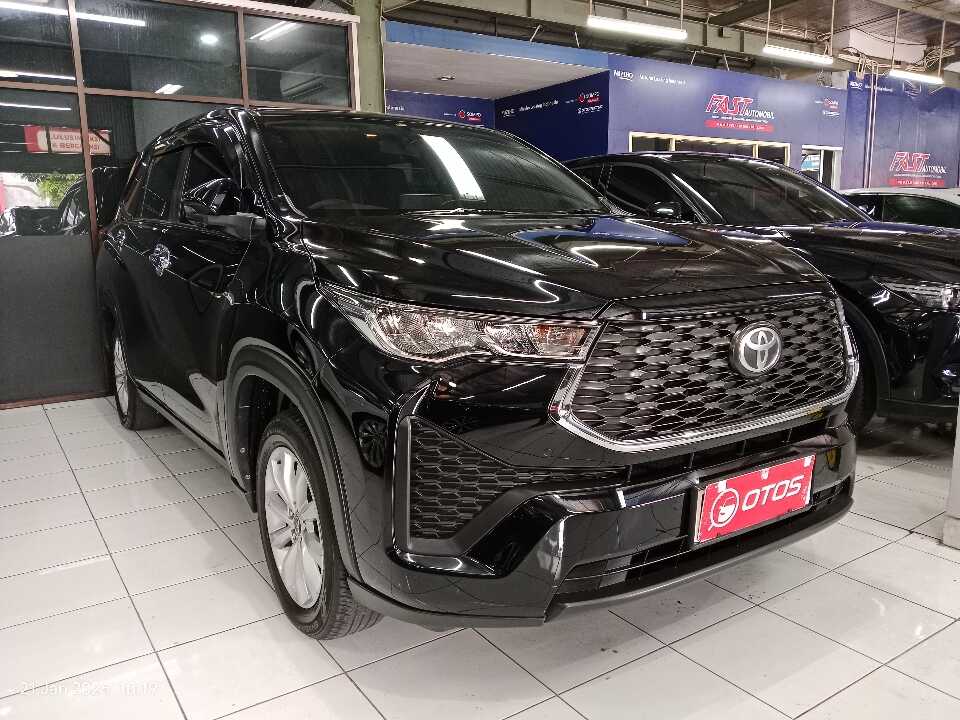 2022 Toyota Kijang Innova 2.0 Zenix V CVT - Foto 1 dari 6