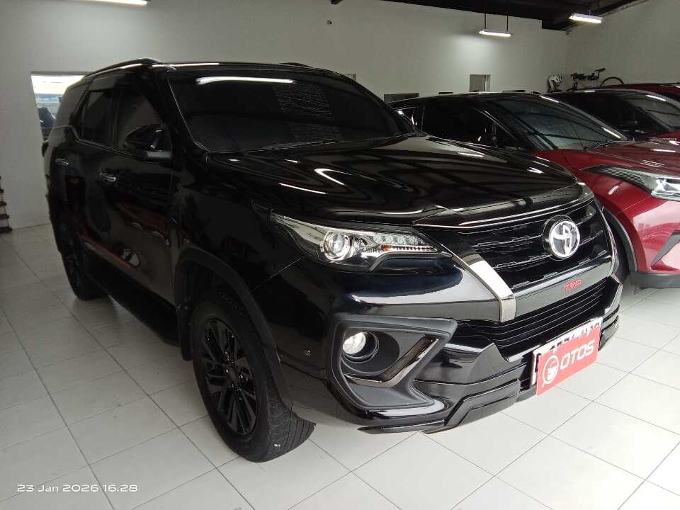 2020 Toyota Fortuner 2.4 4X2 VRZ - Foto 1 dari 6