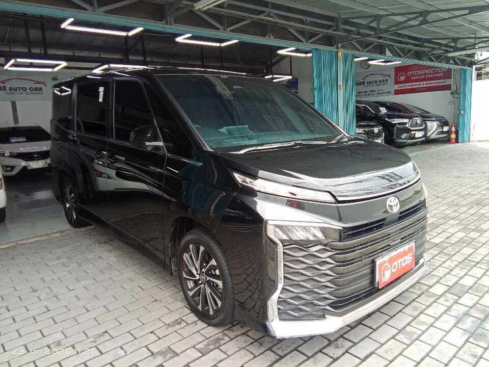 2023 Toyota Voxy 2.0