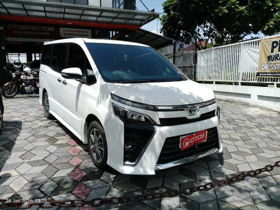 2019 Toyota Voxy 2.0 - Foto 1 dari 6