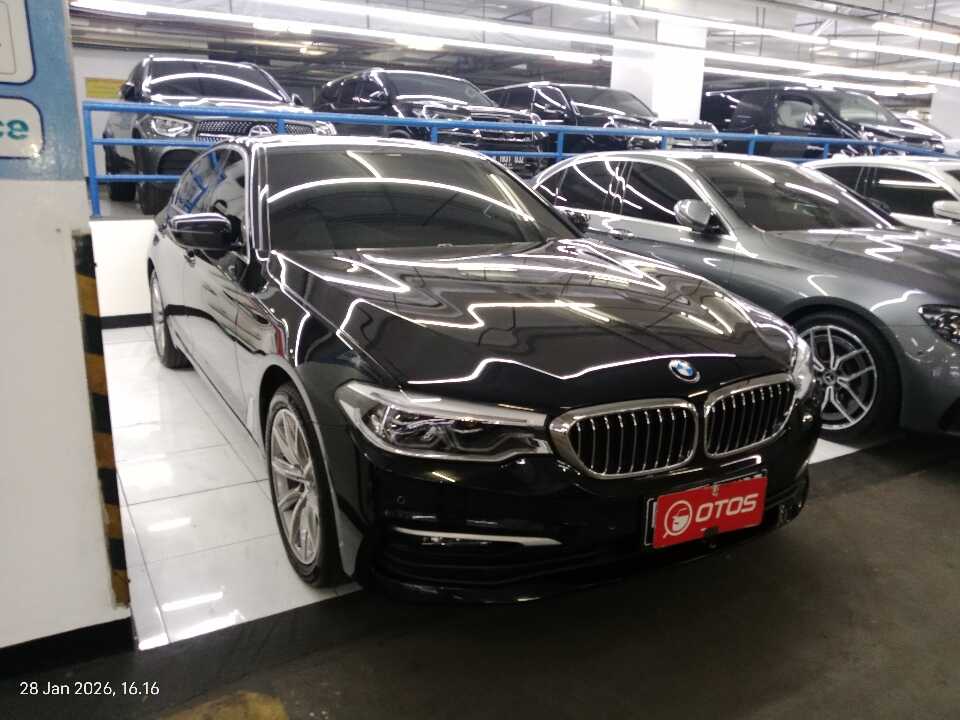 2021 BMW 520i 2.0 - Foto 1 dari 6
