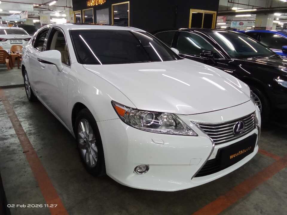 2014 Lexus ES 300h 2.5 - Foto 1 dari 6