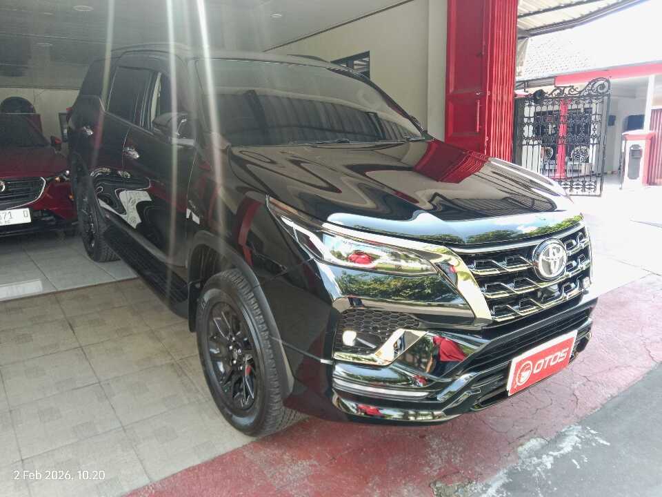 2023 Toyota Fortuner 2.8 4X2 VRZ - Foto 1 dari 6