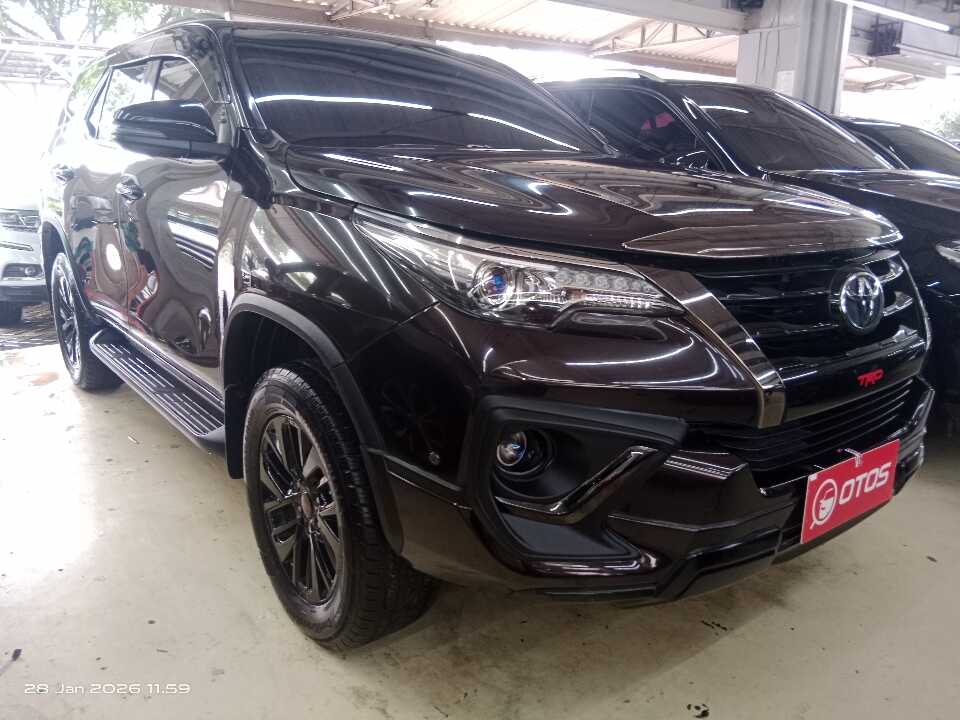 2020 Toyota Fortuner 2.4 4X2 VRZ - Foto 1 dari 6