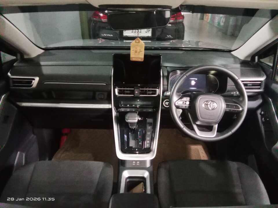 Foto Mobil Bekas Dashboard Toyota Kijang Innova 2.0 Zenix V HV CVT Modellista tahun 2023
