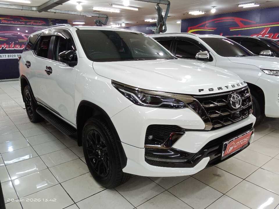 2023 Toyota Fortuner 2.8 4X2 VRZ - Foto 1 dari 6