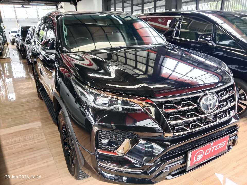 2023 Toyota Fortuner 2.8 4X2 VRZ - Foto 1 dari 6