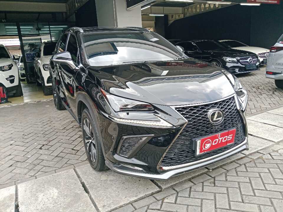 2017 Lexus NX 300 2.0 F-Sport - Foto 1 dari 6