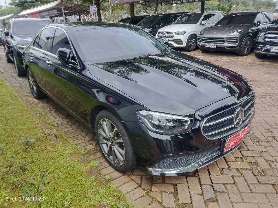 2022 Mercedes-Benz E200 2.0 - Foto 1 dari 6